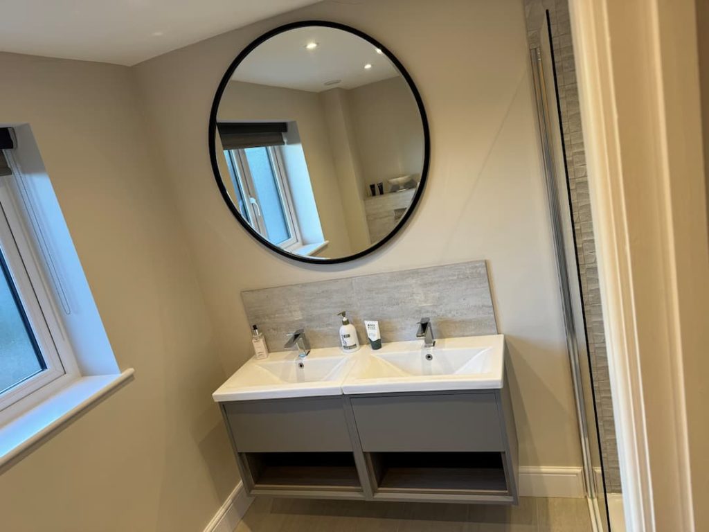 Bathroom vanity unit